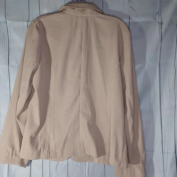 Requirements 3 button blazer - Picture 7 of 10